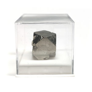 Pirita Cubo Octaedro procedente de Mina Ampliación A Victoria, Navajún, España hover