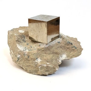 Pirita Cúbica en Matriz (11x10cm)