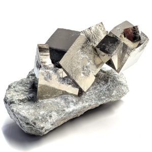 Pirita Cúbica en Matriz (8x6cm)